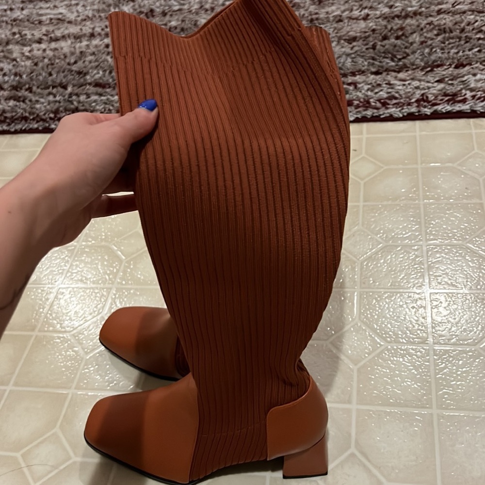 Boot - Picture 2 of 4